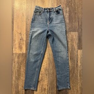 Women’s high rise 90’s jeans